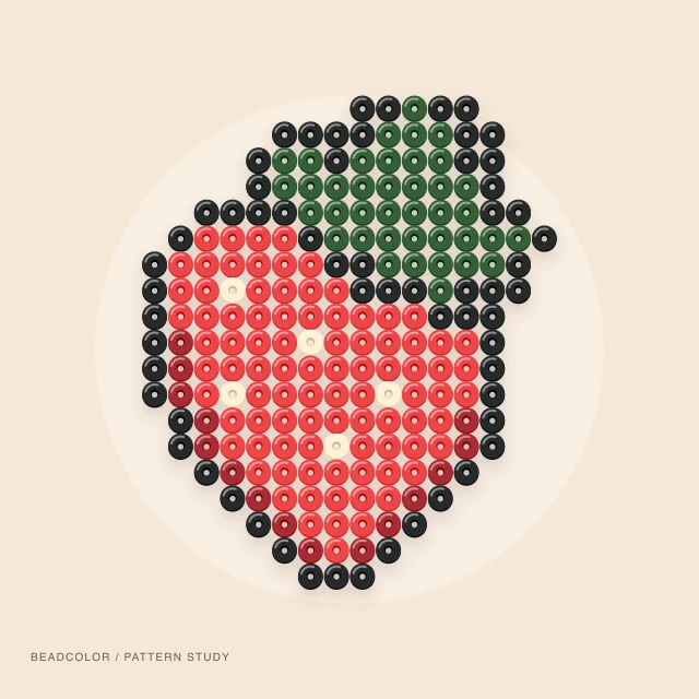 Strawberry charm: bead rendering of the editable 29 × 29 pattern